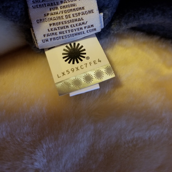 "SOLD" UGG Hat  - 60% reduction😃😃 - Picture 7 of 7